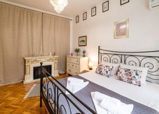 Apartment Aristocratic 2BDR Central, Varna