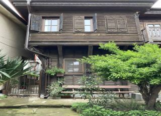 Summer Host House