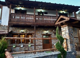House Kapsyzovata kyshta, Leshten