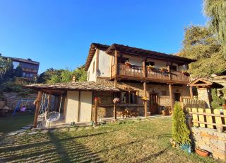 House Kapsyzovata, Leshten