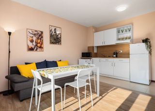 Apartment Green Nest Apartment, Golden sands
