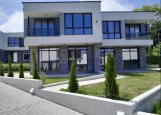 House Sonata, Ahtopol