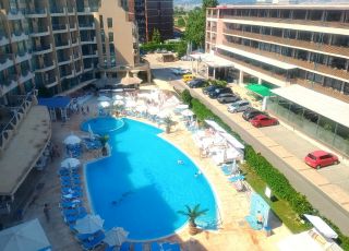 Apartment Large three-room pool, parking, Nessebar