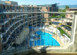 Apartment Large three-room,pool, parking, Nessebar