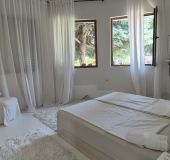 House Villa next to the beach
