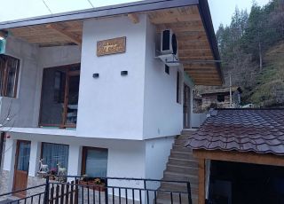 House Na selo, Grohotno