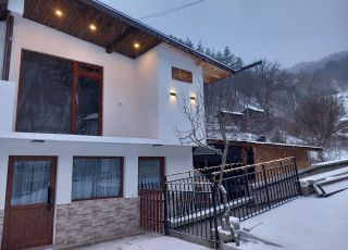 House Na selo, Grohotno