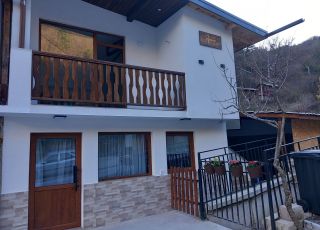 House Na selo, Grohotno