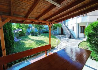 House The White House, Obzor