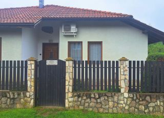 House Our house , Apriltsi