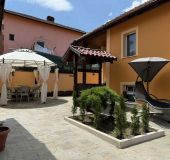 House Guest house Leon