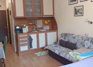 Apartment Dream, Ravda