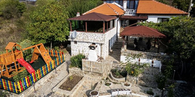 Вила Лонгоз