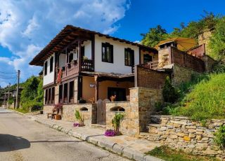 House Rimovata Kashta, Leshten