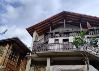 House Music house, Breze, Devin