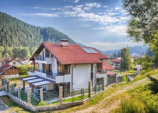 House Mountain Hill Luxury Villa, Madzhare