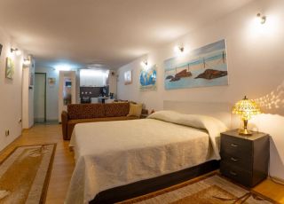 Студио за двама в супер център