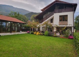 House Villa Amore, Kamena