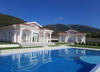 House Diamond Villas, Enina