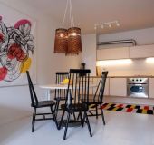 Apartment Host2U Art with Fireplace