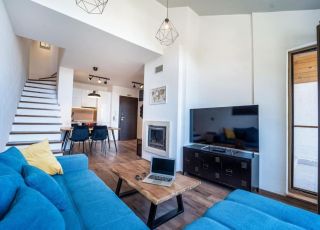 Мезонет Host2U с 2 спални, камина и панорама