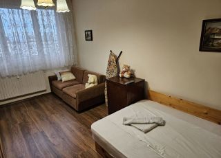 Бюджетен апартамент с три спални близо до центъра