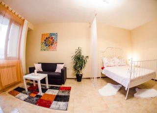 Централен апартамент с една спалня и тераса