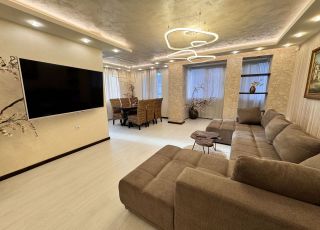 Апартамент Модерен оазис в центъра  