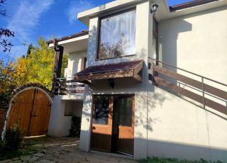 House At Friends , Kosharica