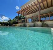 Луксозна вила с басейн