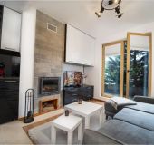 Apartment Stylish Cozy with fireplace