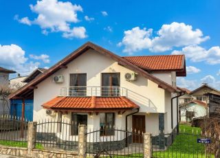 House Bianca, Sapareva banya