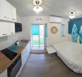 Apartment Bit of sea