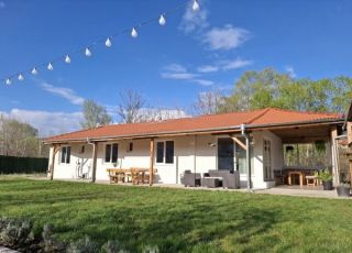 House Victoria Guest House, Simitli