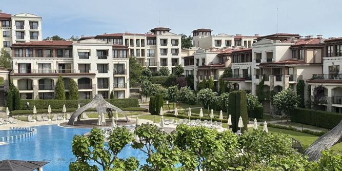 Сън Вайб Студиос плаж Смокиня