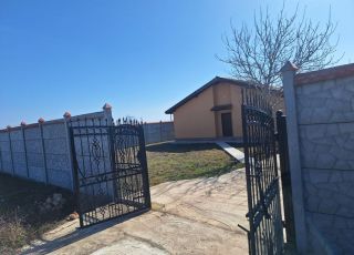 House VILLA NA KARA, Topola