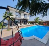 Апартаменти Капитан Нико с басейн на море