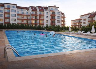 Апартамент с басейн в Ахелой