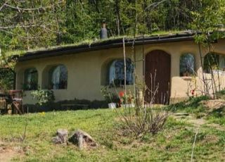 House Cob house Adonai , Gabrovo