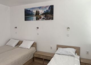 Family hotel Хостел Флора, Mezdra