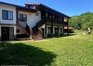House Whitehauses , Seltse