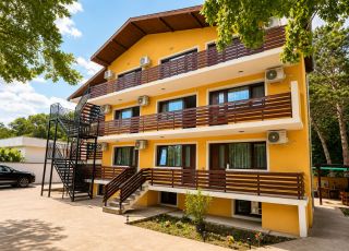 Apartment Kalabria | Pool, BBQ & Jacuzzi, Golden sands