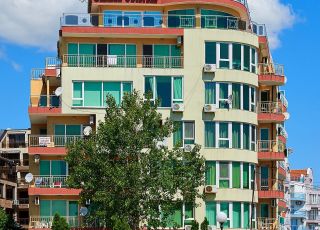 House Guess House California, Pomorie