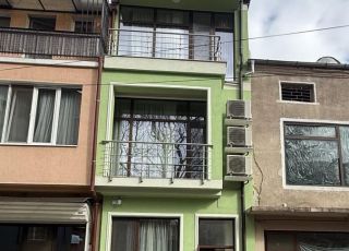 House Green Place, Karlovo