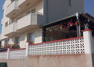 House Katya Chakarova, Obzor