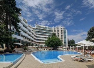 Hotel Edelweiss, Golden sands