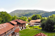 К-с Етно село Стара планина Сърбия -  вечеря с напитки + до Пирот,  за уикенда