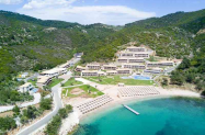 5* Thassos Grand Resort Тасос - басейни, чадър и шезлонг на плажа