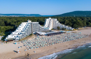 3* Хотел Славуна Албена - басейни + чадър на плажа, семейно