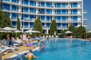 3* Хотел Куин Нели Приморско - семейно + плаж на 200 м и басейн